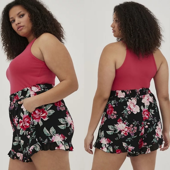 🛑Sale🛑 Torrid RUFFLE SHORT - GAUZE FLORAL BLACK - Picture 2 of 4